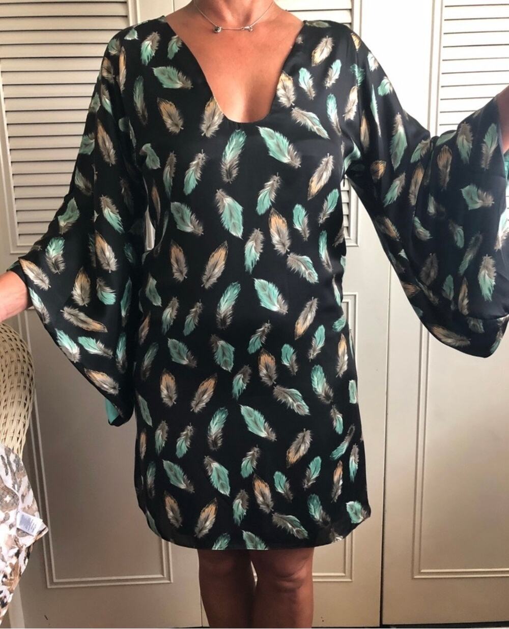 NWT Meghan Los Angeles Satin Bell Sleeve Feather Print Mini Dress Women's Small
